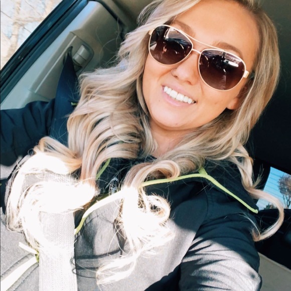 Meet your Posher, Kacy - Picture 1 of 1